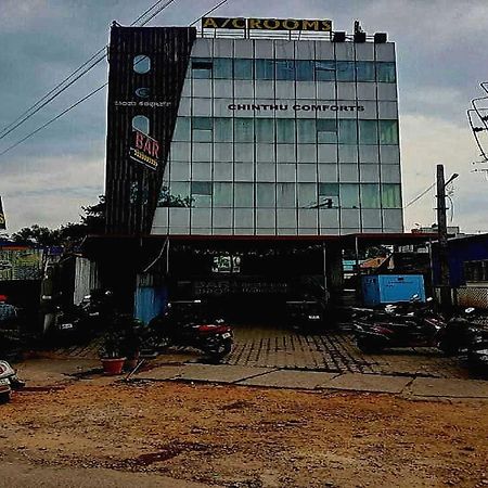 Oyo Chinthu Comforts Tumkur Buitenkant foto
