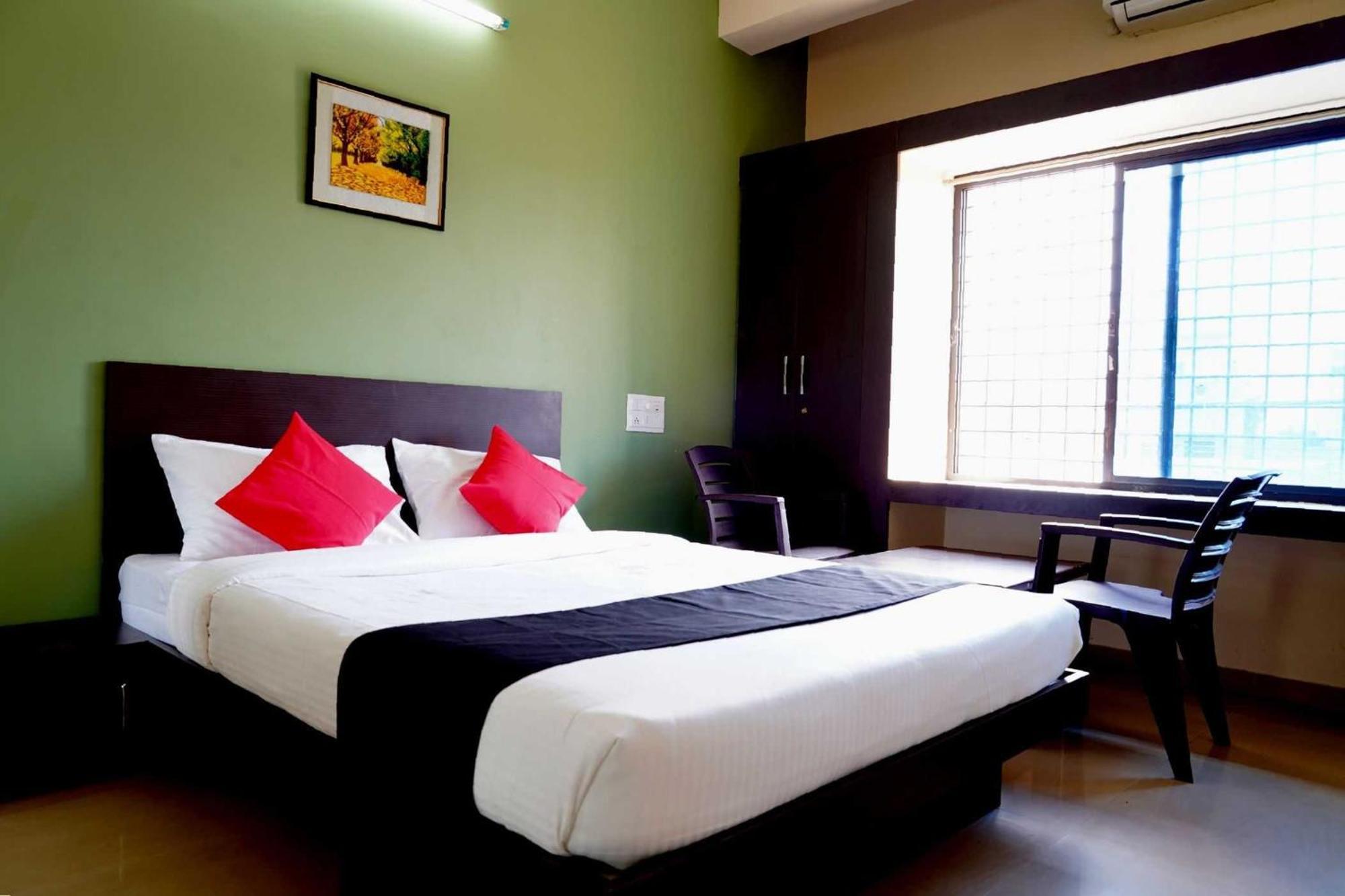 Oyo Chinthu Comforts Tumkur Buitenkant foto