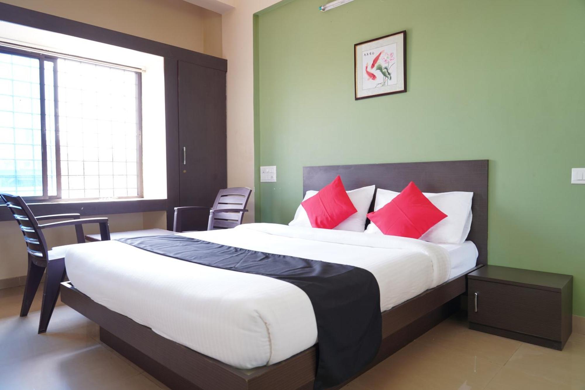 Oyo Chinthu Comforts Tumkur Buitenkant foto